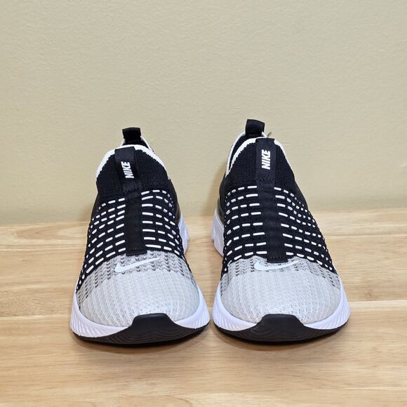 Nike React Phantom Run Flyknit 2 CJ0280-001 Black White Oreo Women's Size 7 - Picture 2 of 7